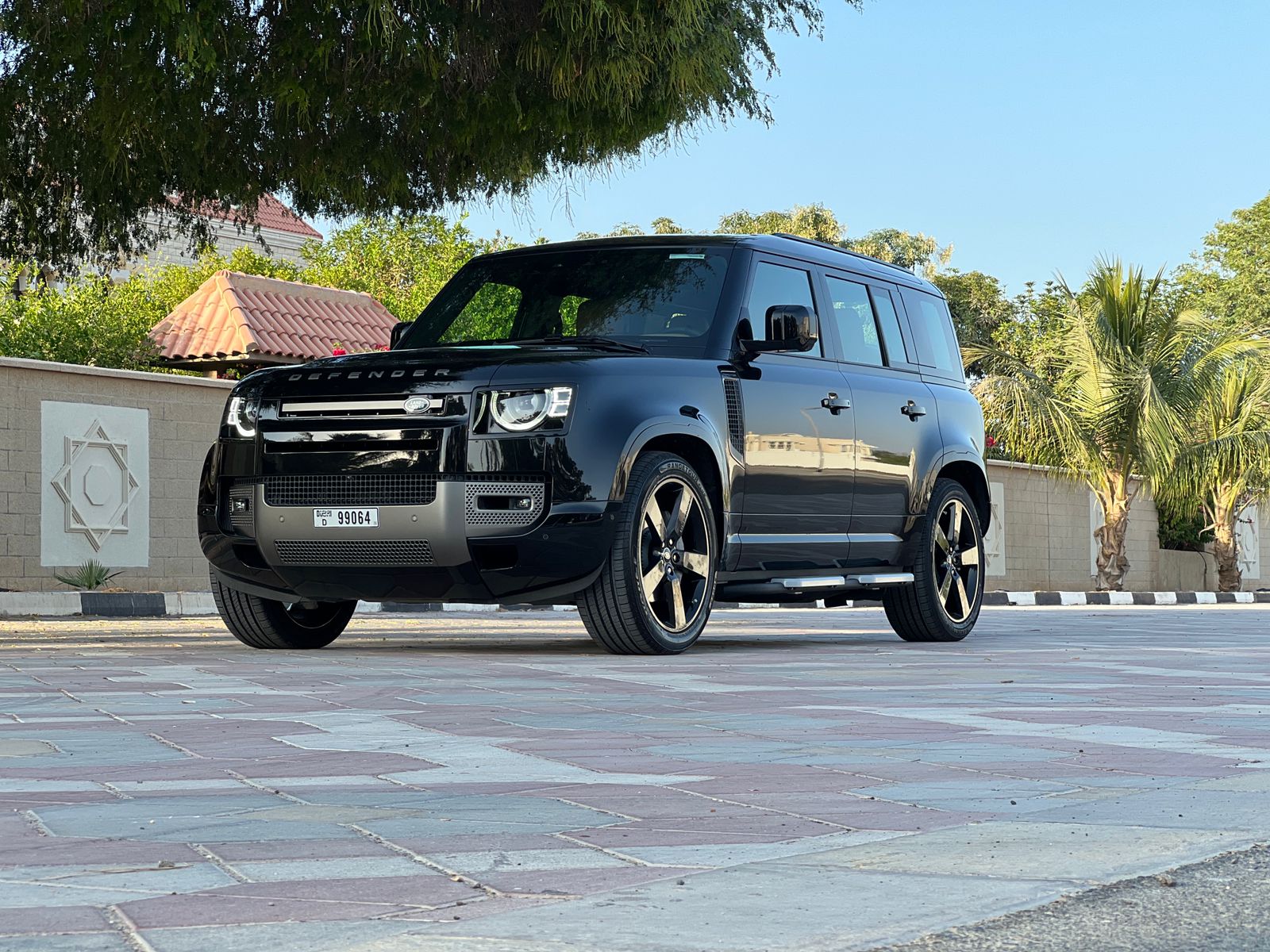 Land Rover Defender — 1