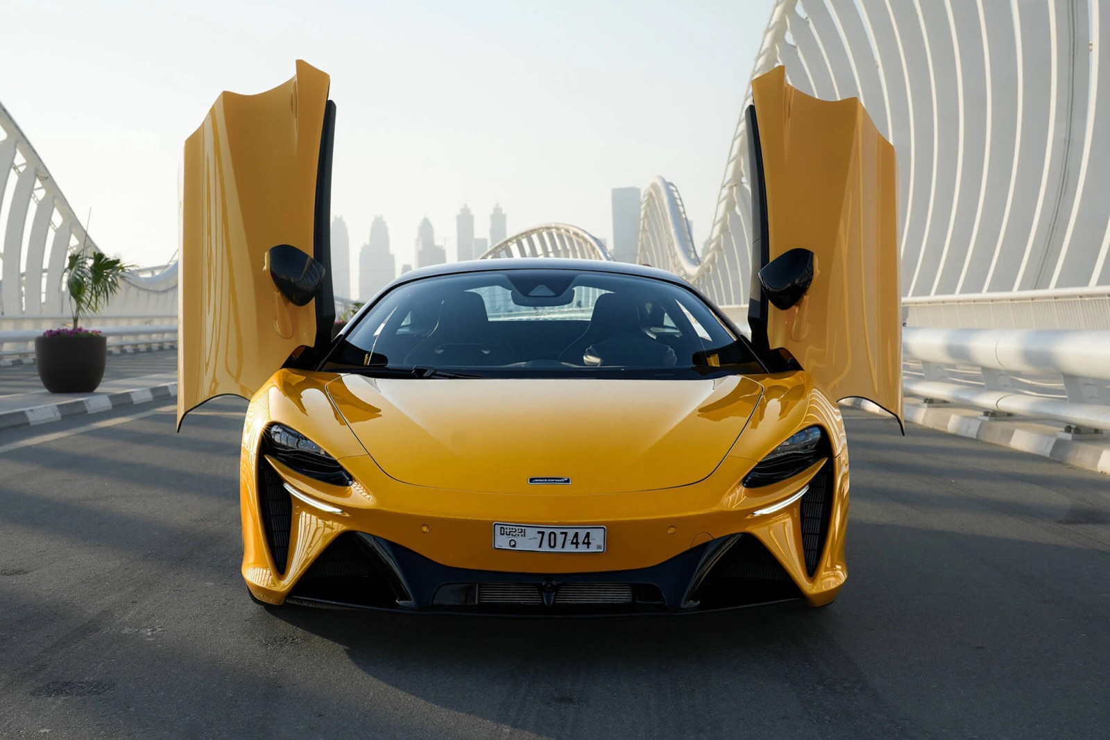 McLaren Artura — 1
